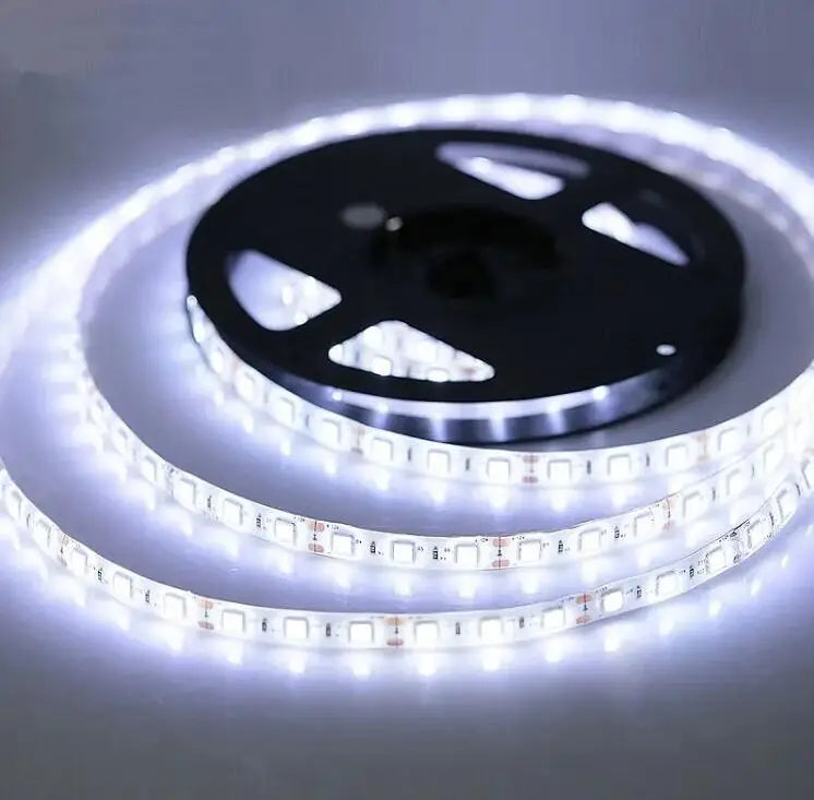 Fita Led 5050 5 Metros Com Silicone Ip65 Cor De Luz Branco Frio 6000k + Fonte 12v Bivolt
