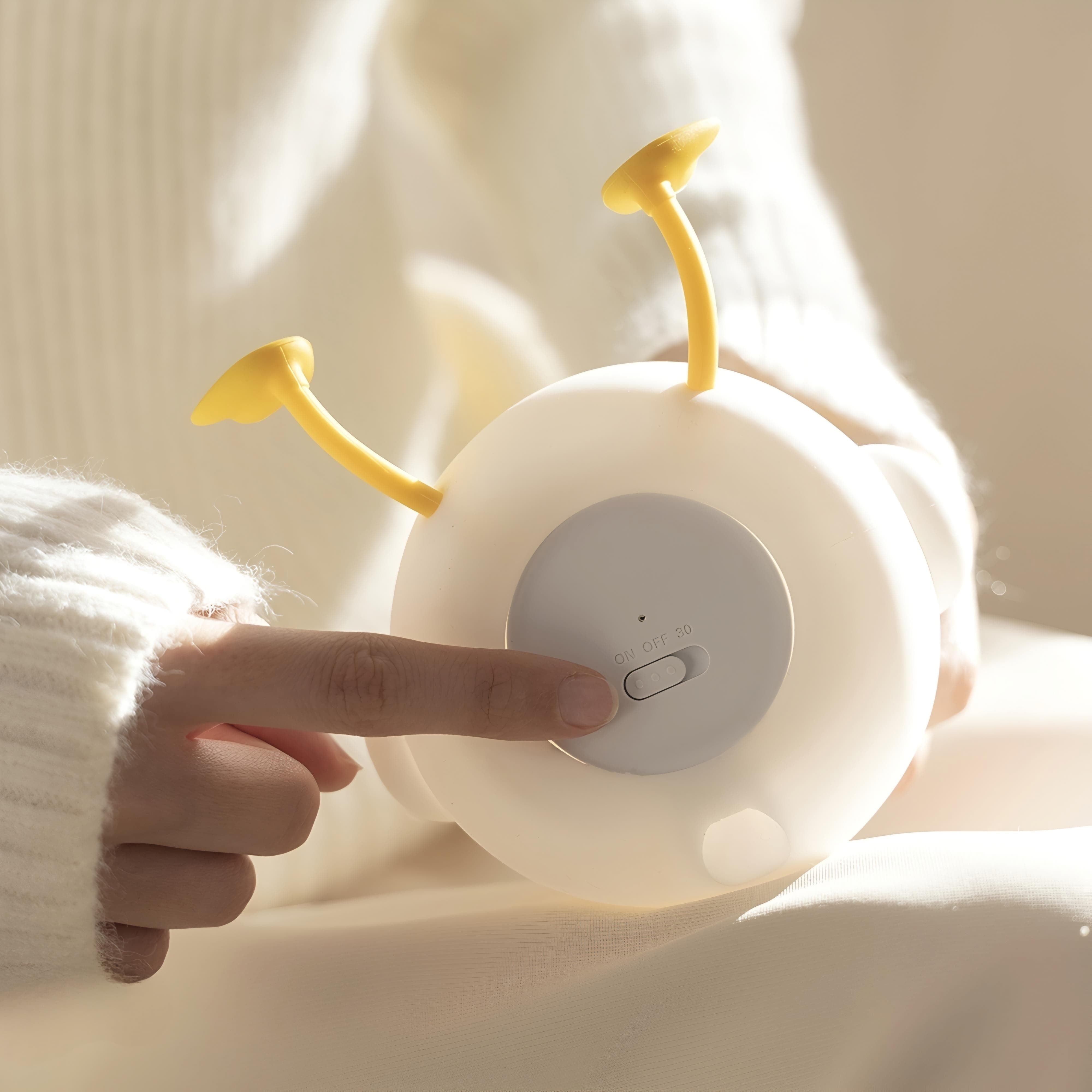 Luminária Infantil Abajur Siliconado Pato Florzinha Luz Quente LE-5861 (LUMINLE